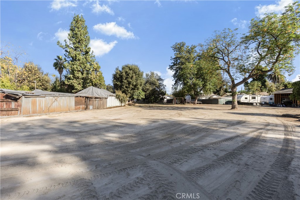 18218 Strathern Property Photo 12