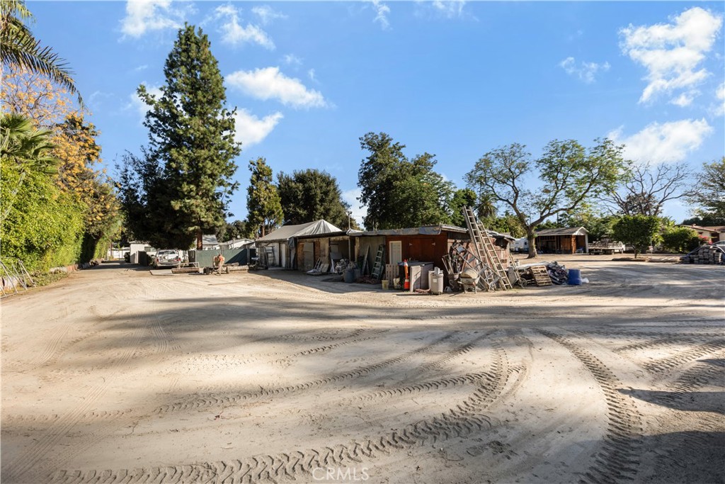 18218 Strathern Property Photo 13