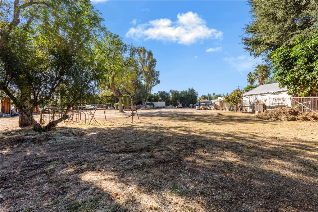 18218 Strathern Property Photo 14