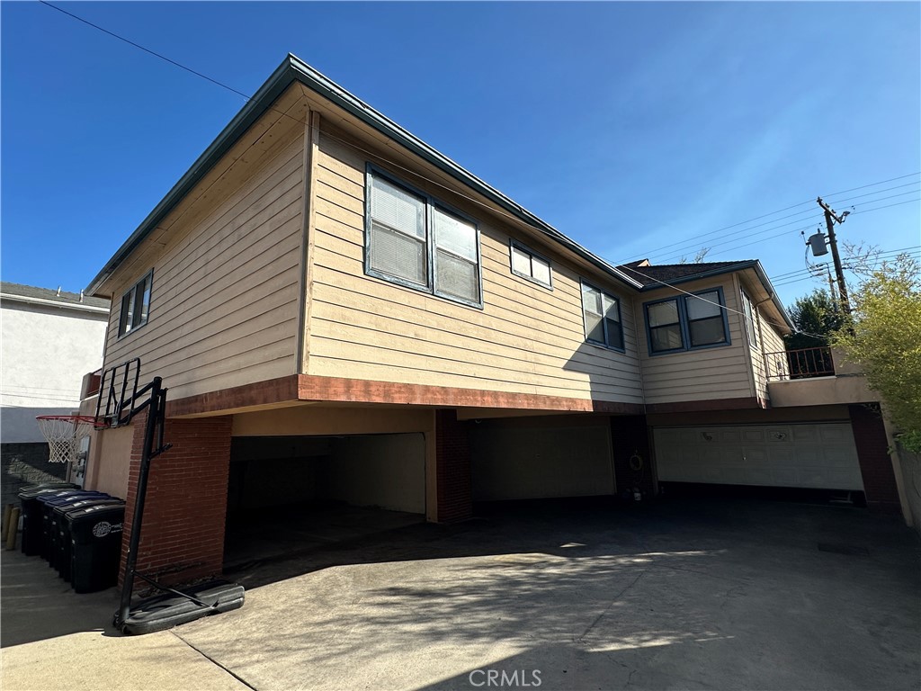 3254 Montrose Avenue A Property Photo 1