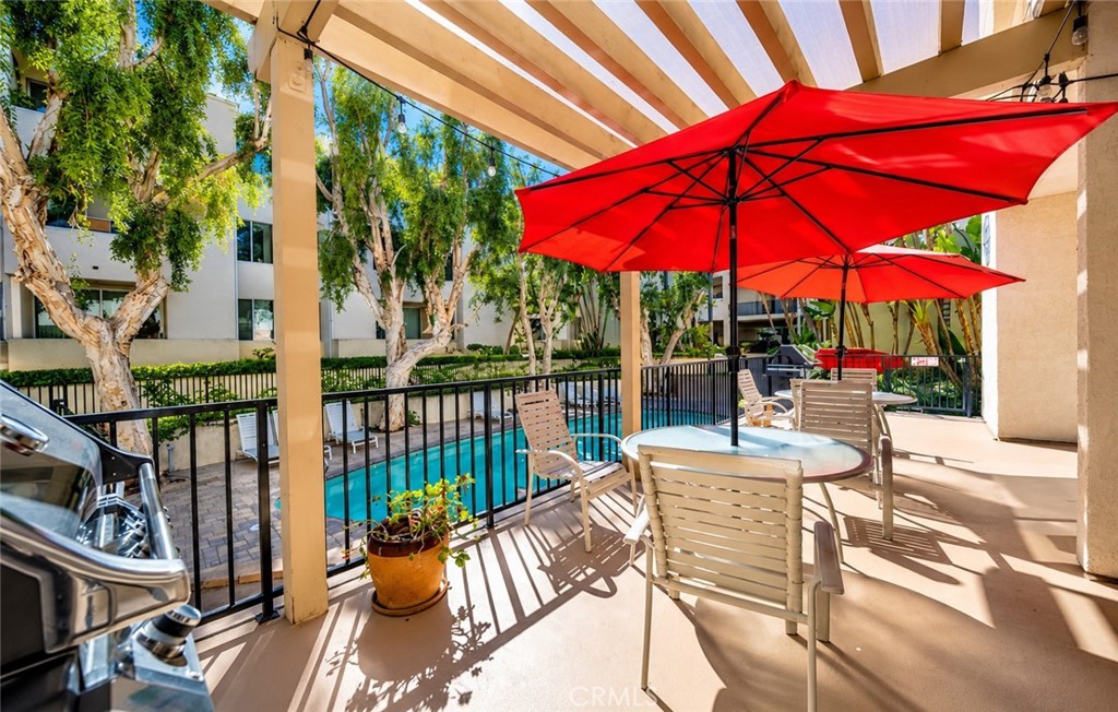5325 Newcastle Avenue 101 Property Photo 10