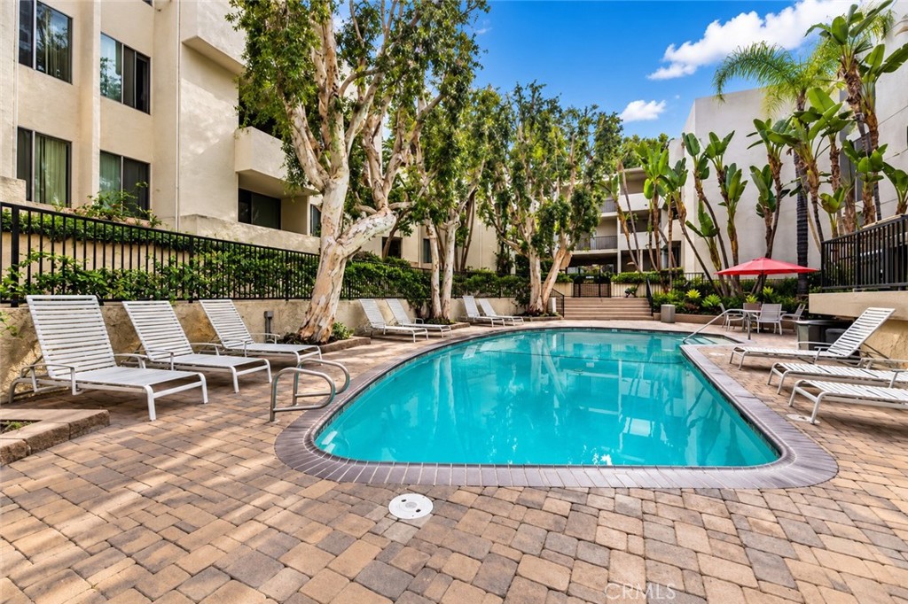 5325 Newcastle Avenue 101 Property Photo 13