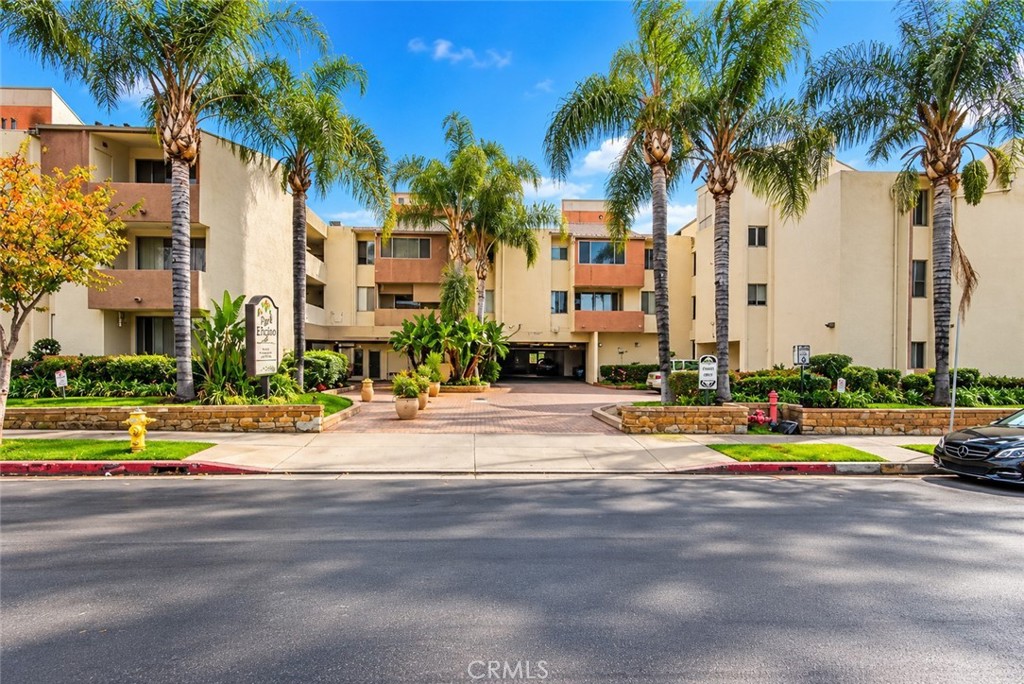 5325 Newcastle Avenue 101 Property Photo 18