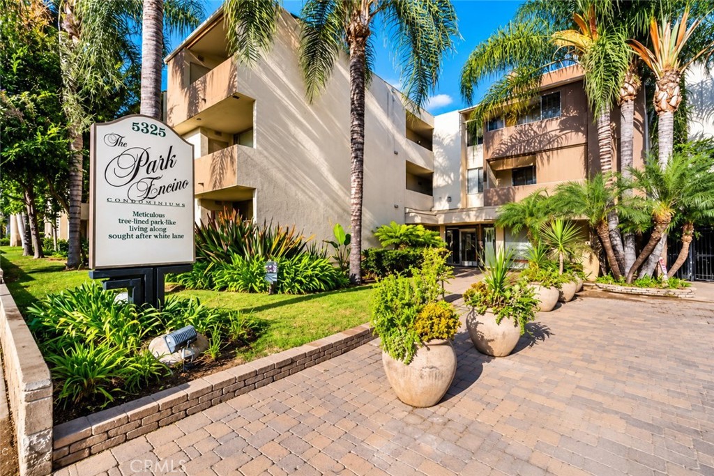 5325 Newcastle Avenue 101 Property Photo 19