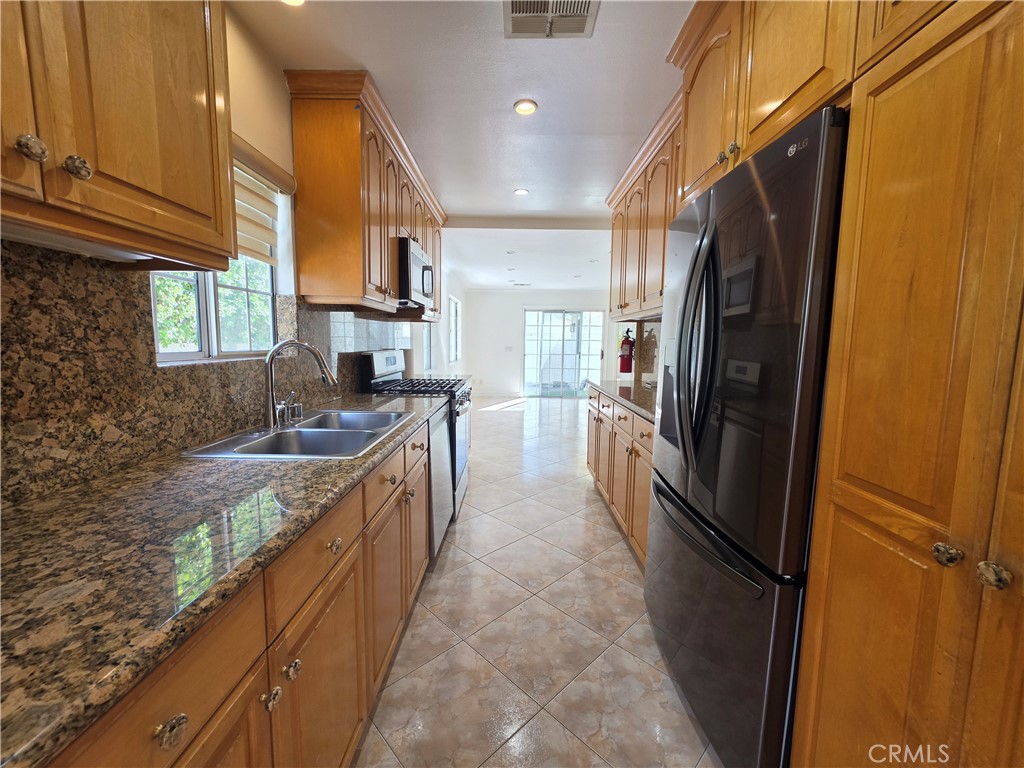 550 Palm Property Photo 8