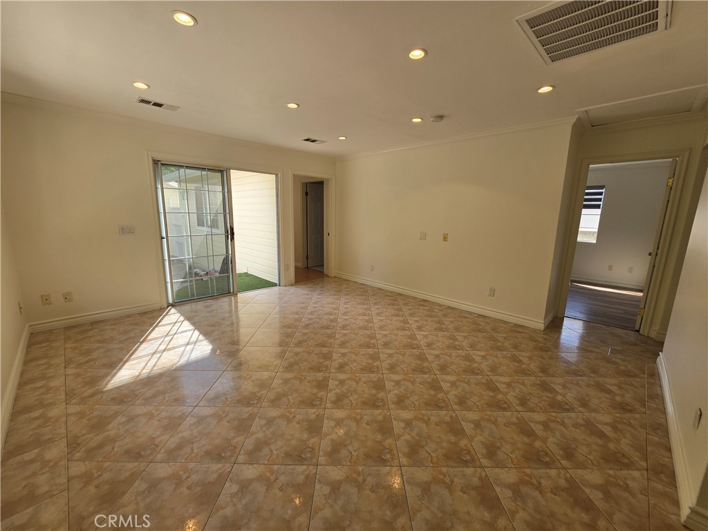 550 Palm Property Photo 9