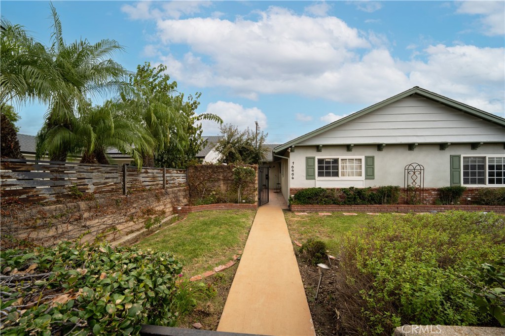 10406 Gerald Avenue Property Photo 2