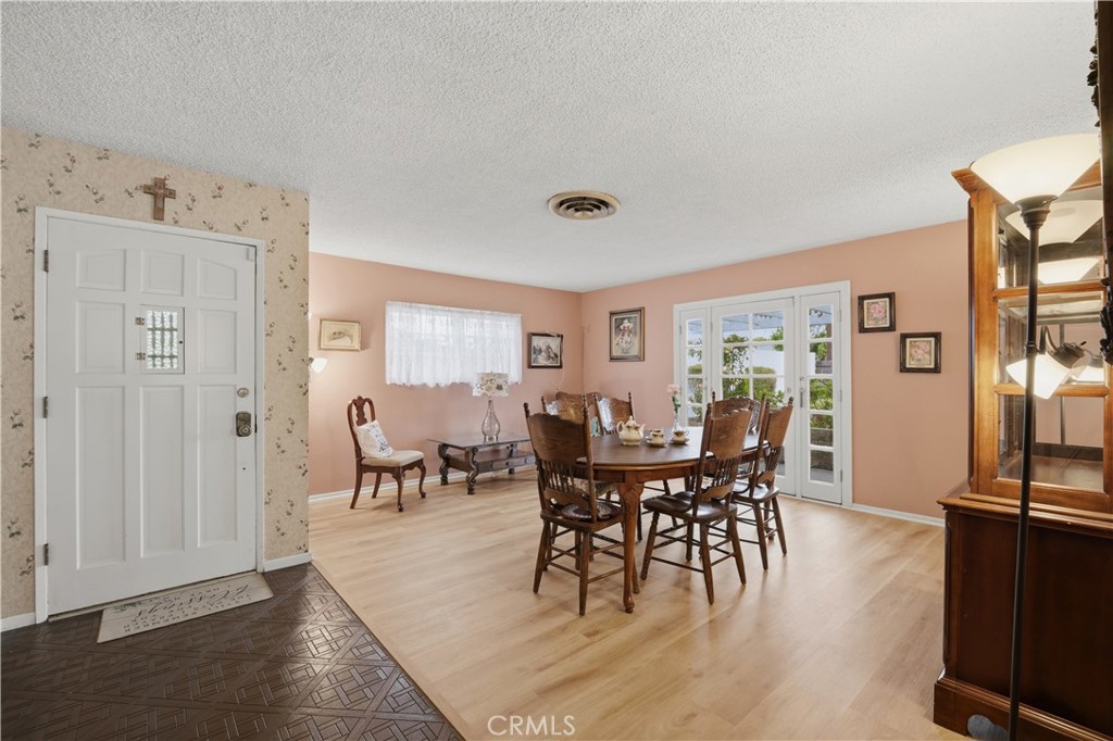 10406 Gerald Avenue Property Photo 7