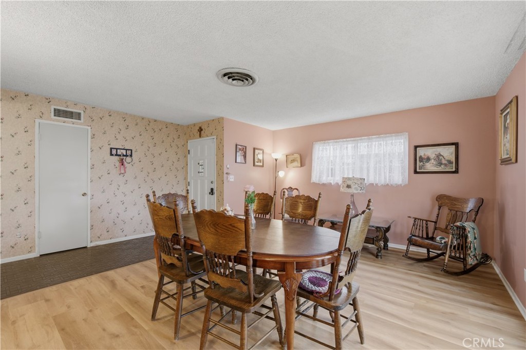 10406 Gerald Avenue Property Photo 8