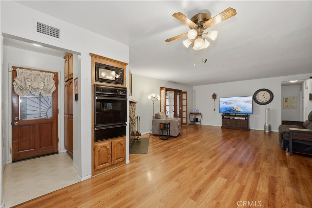 10406 Gerald Avenue Property Photo 15