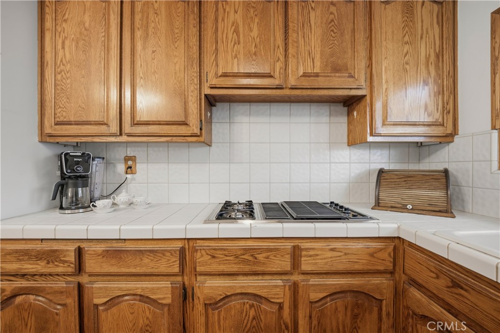 10406 Gerald Avenue Property Photo 16