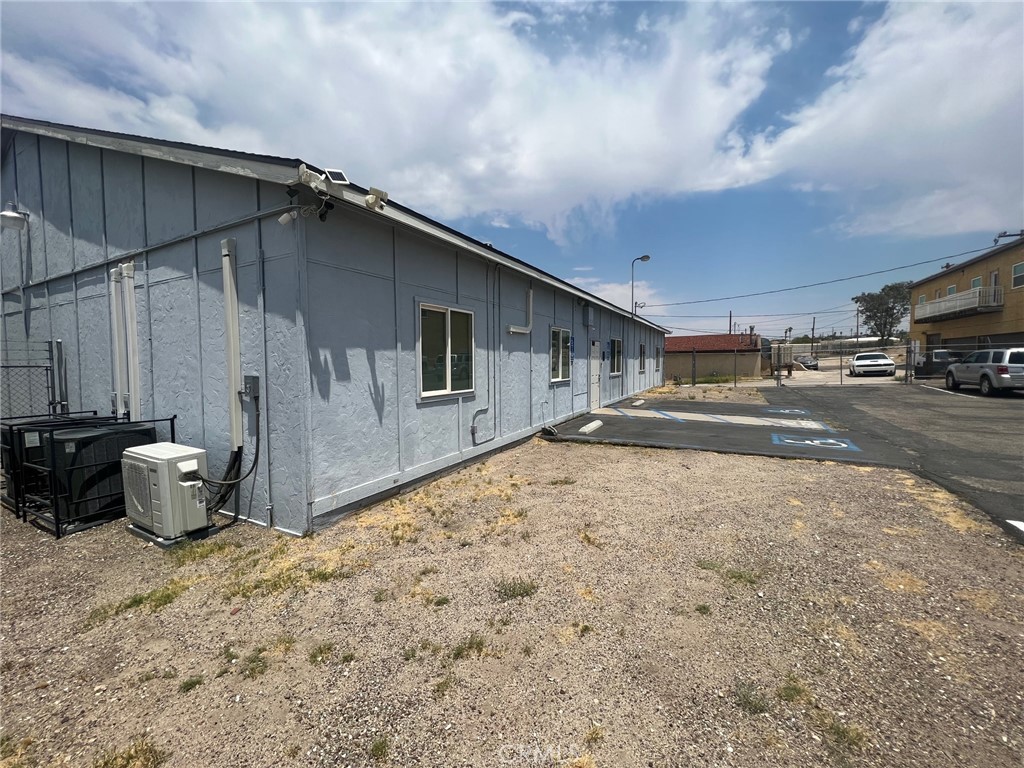 610 E Main Street Property Photo 10