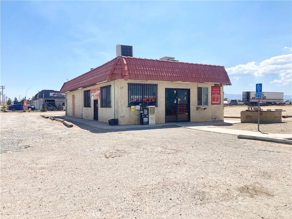 12090 Air Expressway Property Photo 1