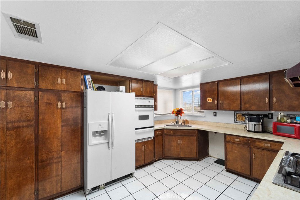 1221 Mirage Drive Property Photo 6