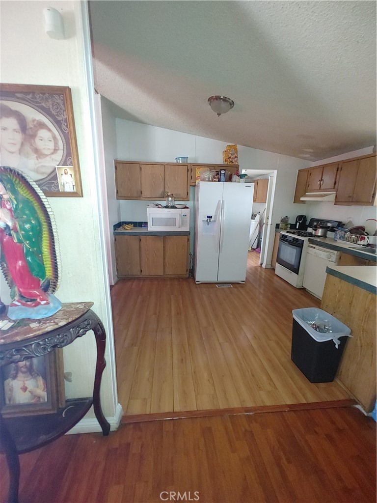 1855 E Riverside Dr 94 Property Photo 4