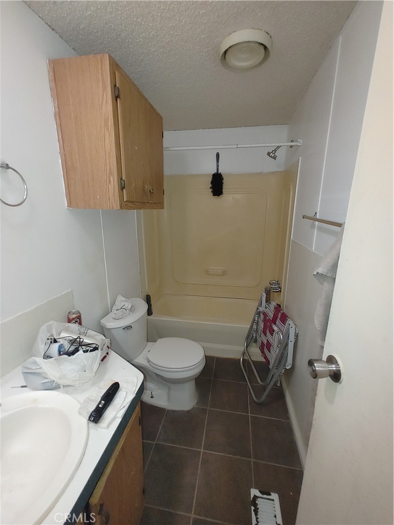 1855 E Riverside Dr 94 Property Photo 9