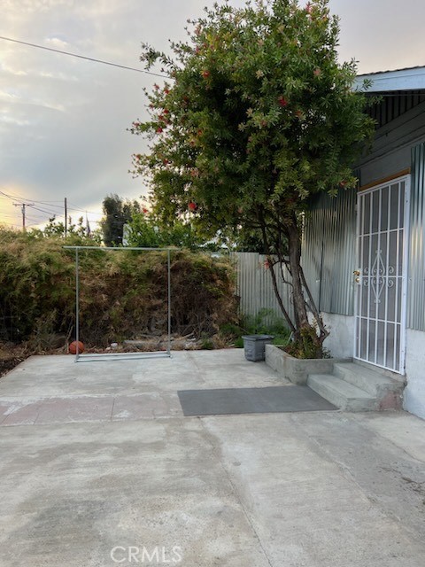 1208 W Victoria Street Property Photo 2