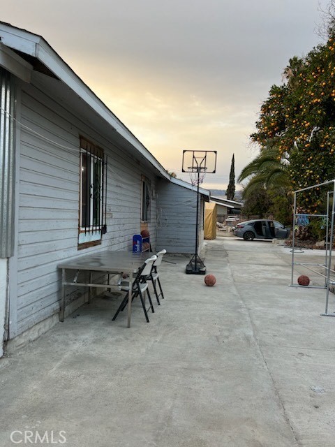 1208 W Victoria Street Property Photo 3