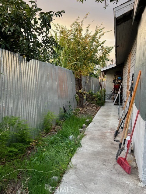 1208 W Victoria Street Property Photo 5