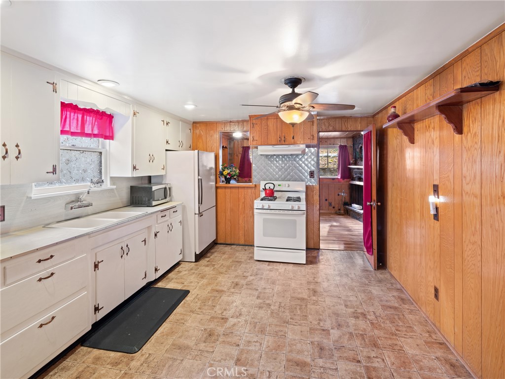 22835 Waters Drive Property Photo 6