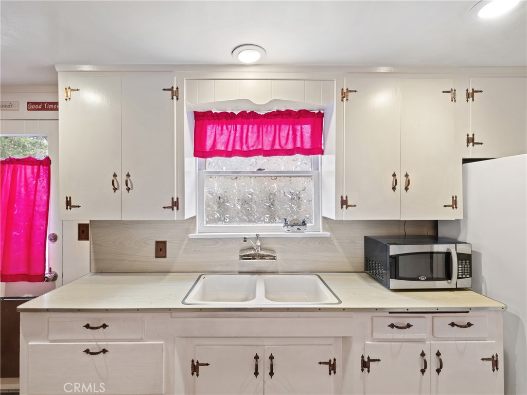 22835 Waters Drive Property Photo 7