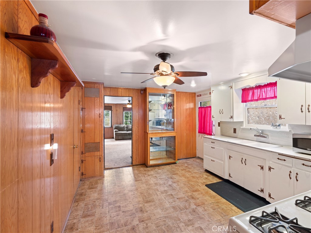 22835 Waters Drive Property Photo 8