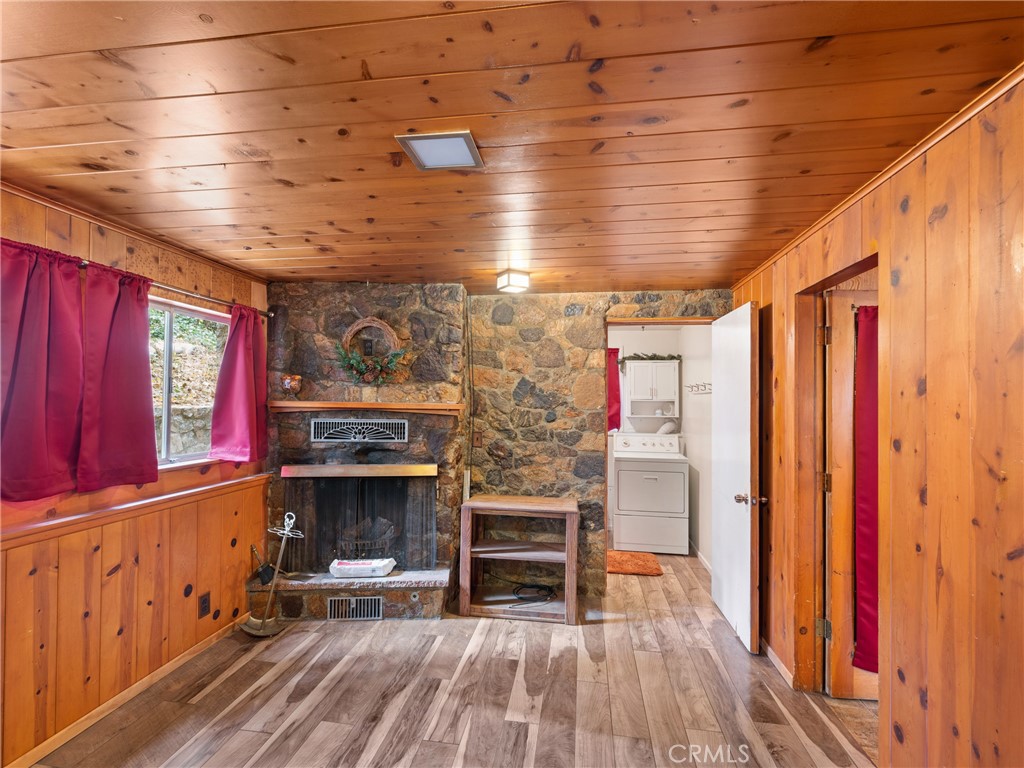 22835 Waters Drive Property Photo 10