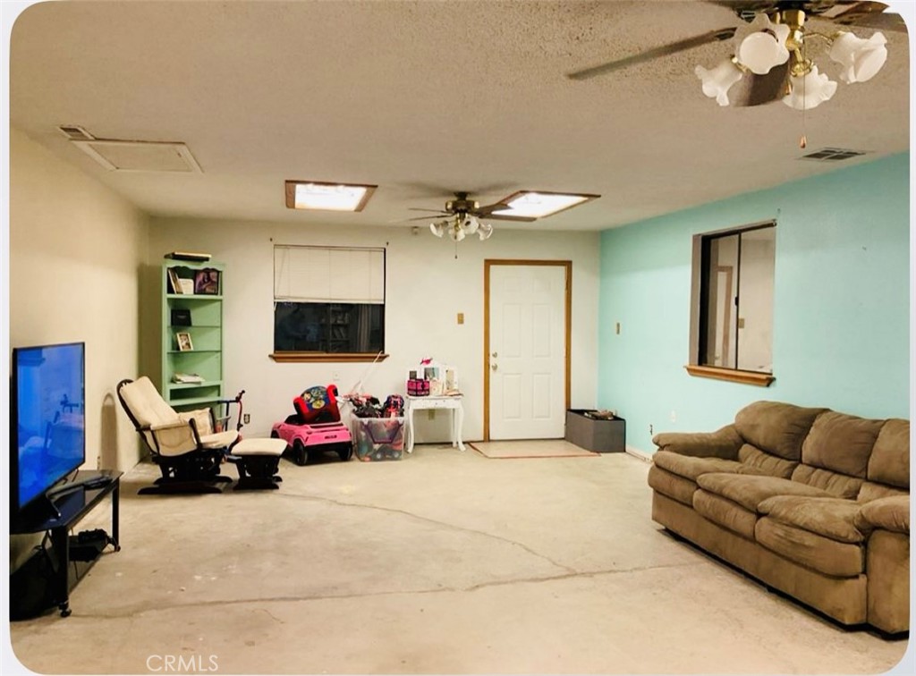 10907 Bartlett Property Photo 5