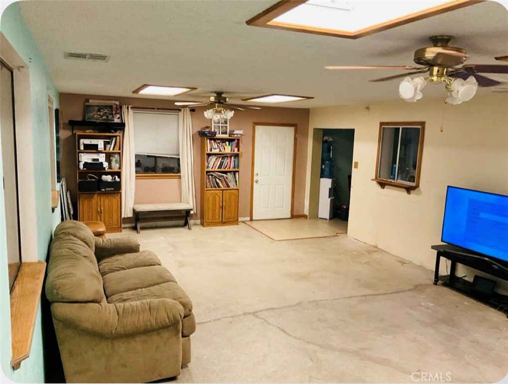 10907 Bartlett Property Photo 6
