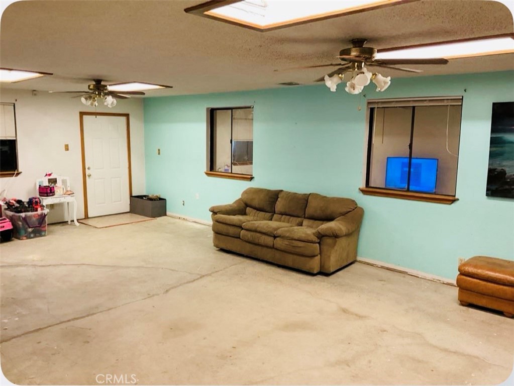 10907 Bartlett Property Photo 7