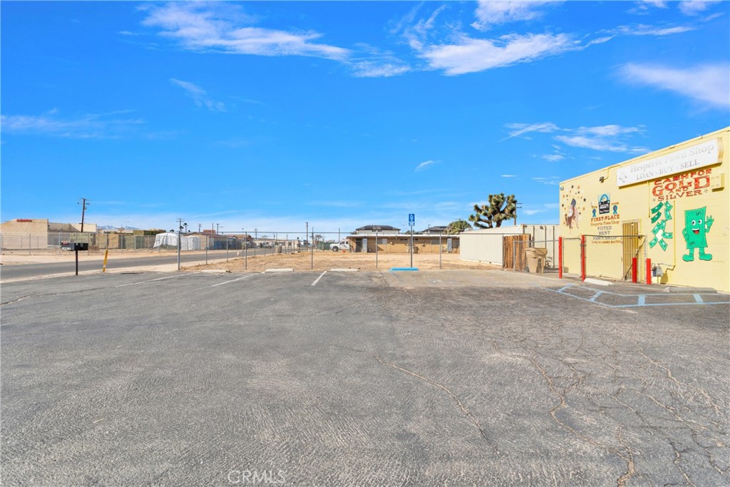 16412 Yucca Street Property Photo 4