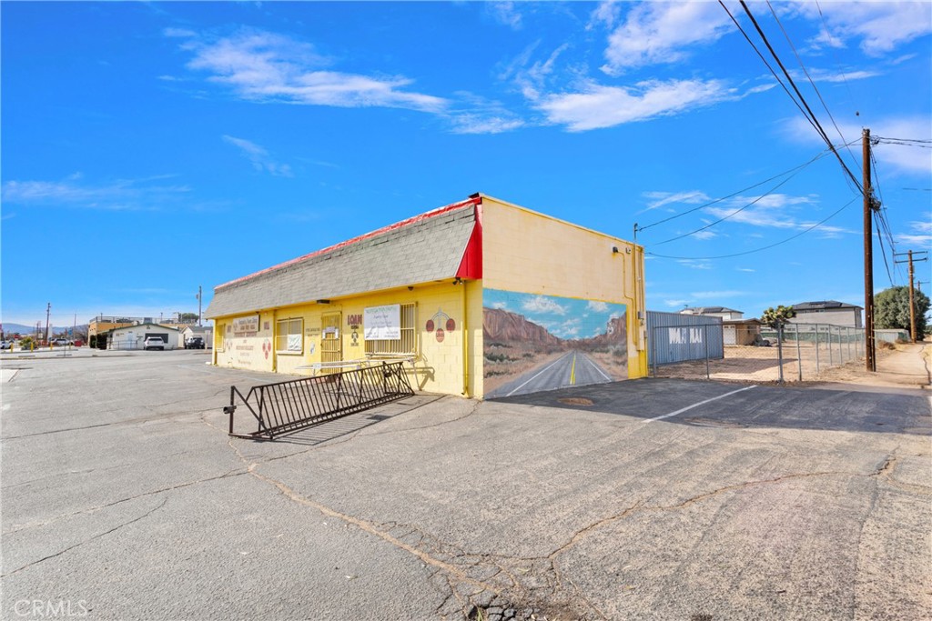 16412 Yucca Street Property Photo 6
