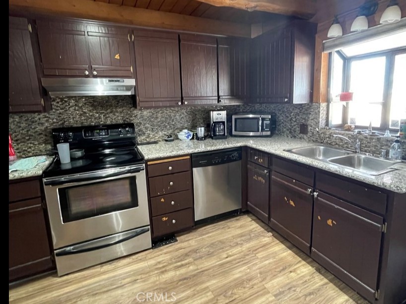 10795 Mariposa Road Property Photo 8