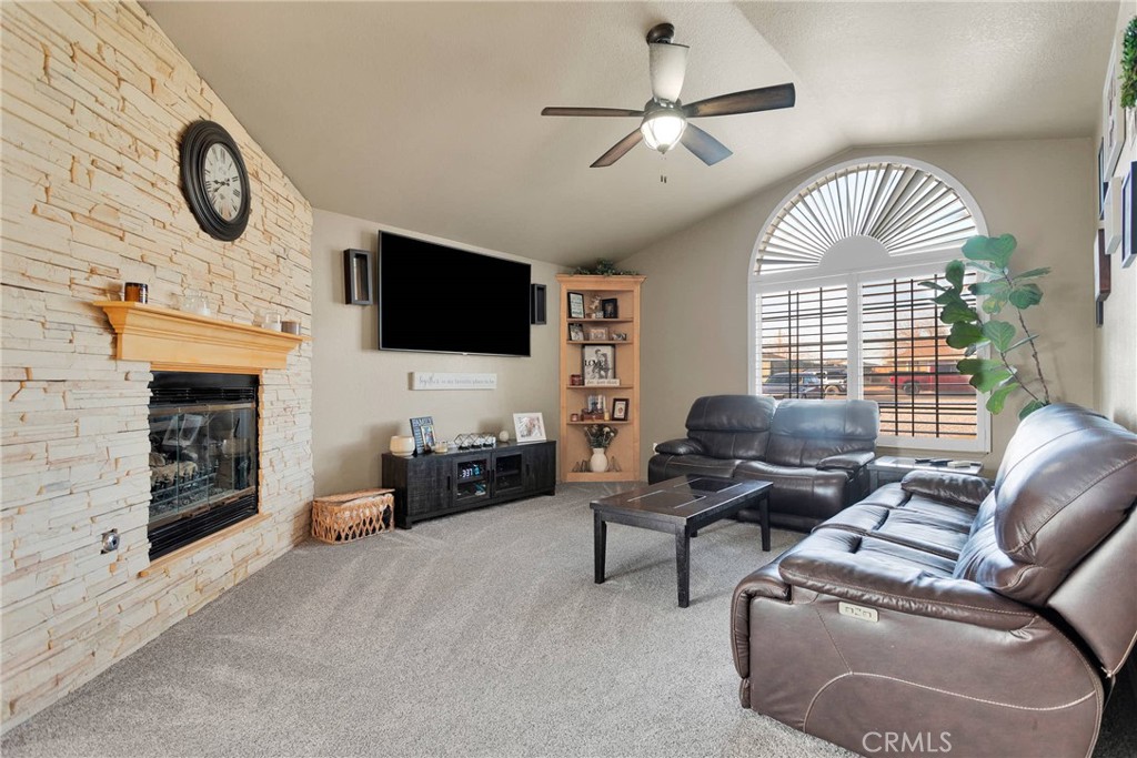 22523 South Road Property Photo 5