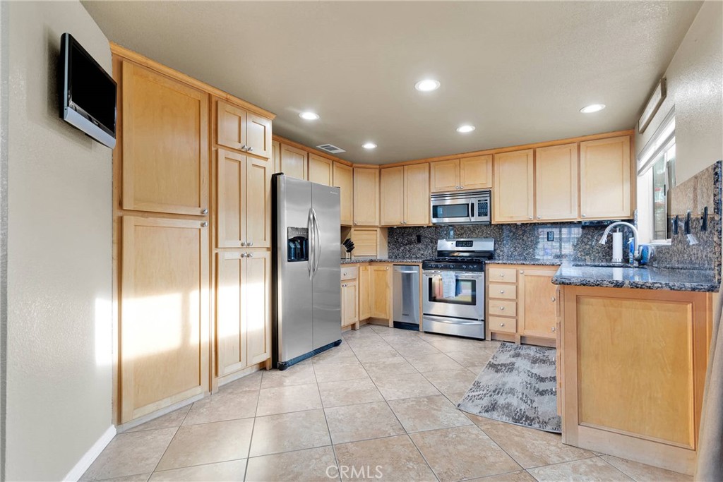 22523 South Road Property Photo 7