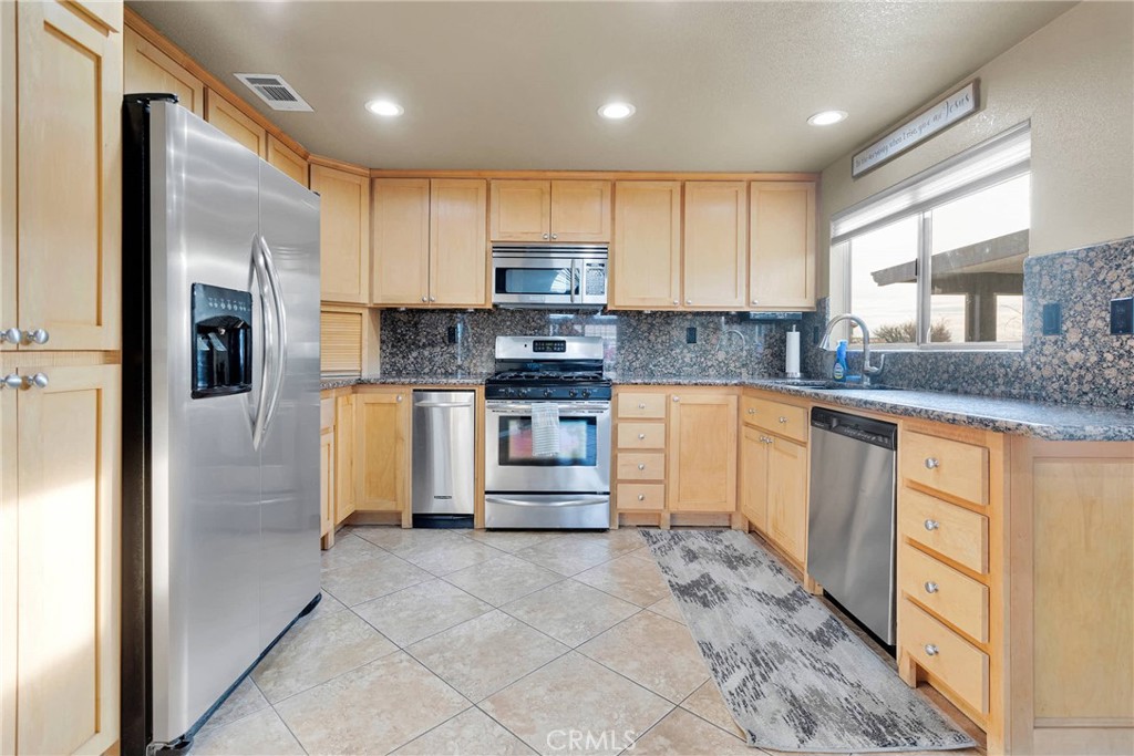22523 South Road Property Photo 8