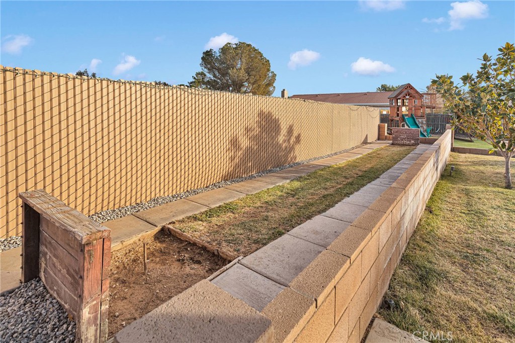 22523 South Road Property Photo 24