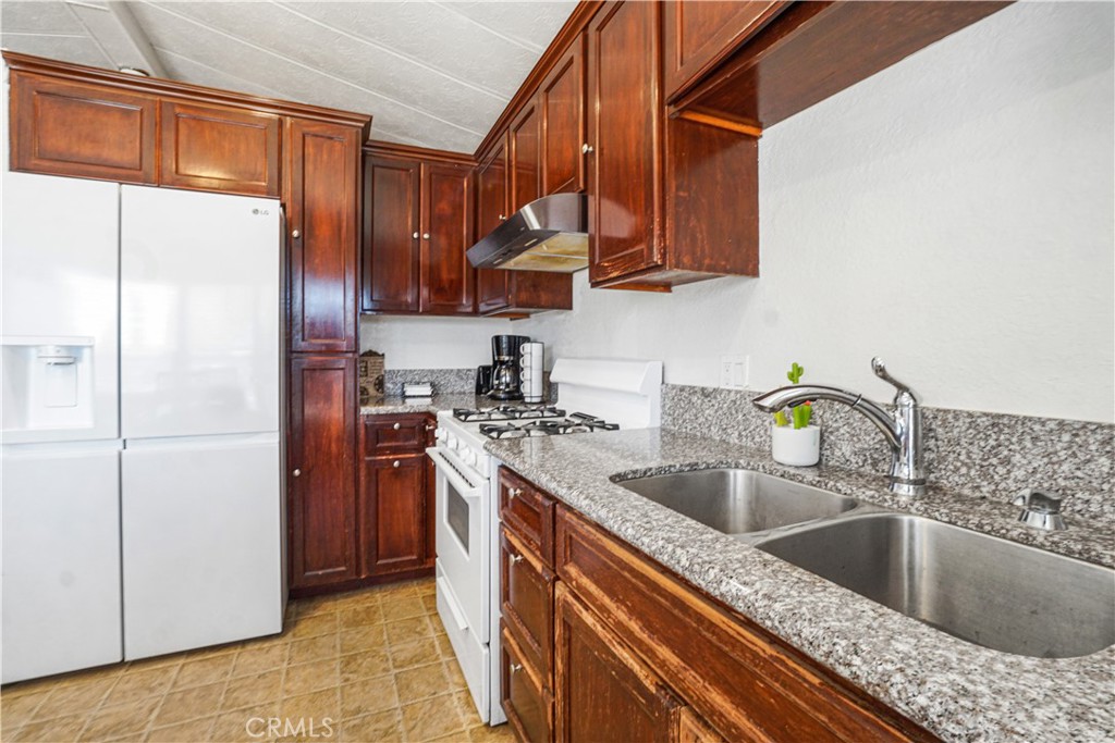 19040 Dennis Street Property Photo 6