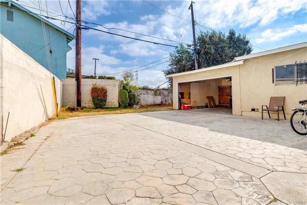 15620 S Visalia Avenue Property Photo 9