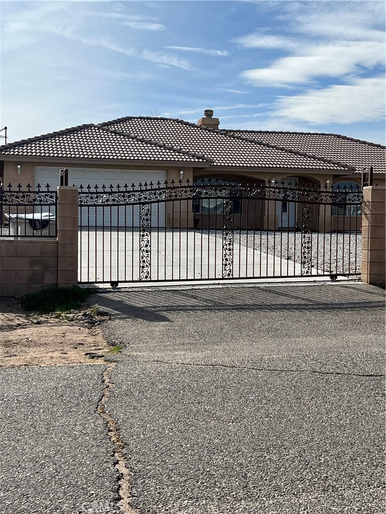 15463 Riverside Street Property Photo 1