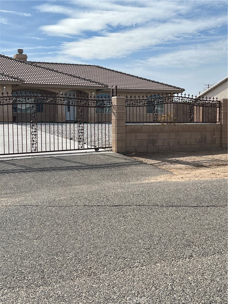 15463 Riverside Street Property Photo 2