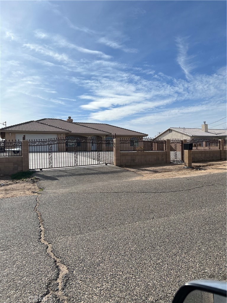 15463 Riverside Street Property Photo 3
