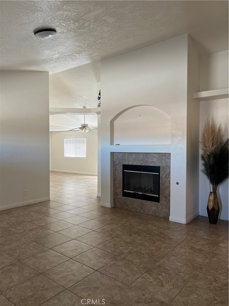 15463 Riverside Street Property Photo 4