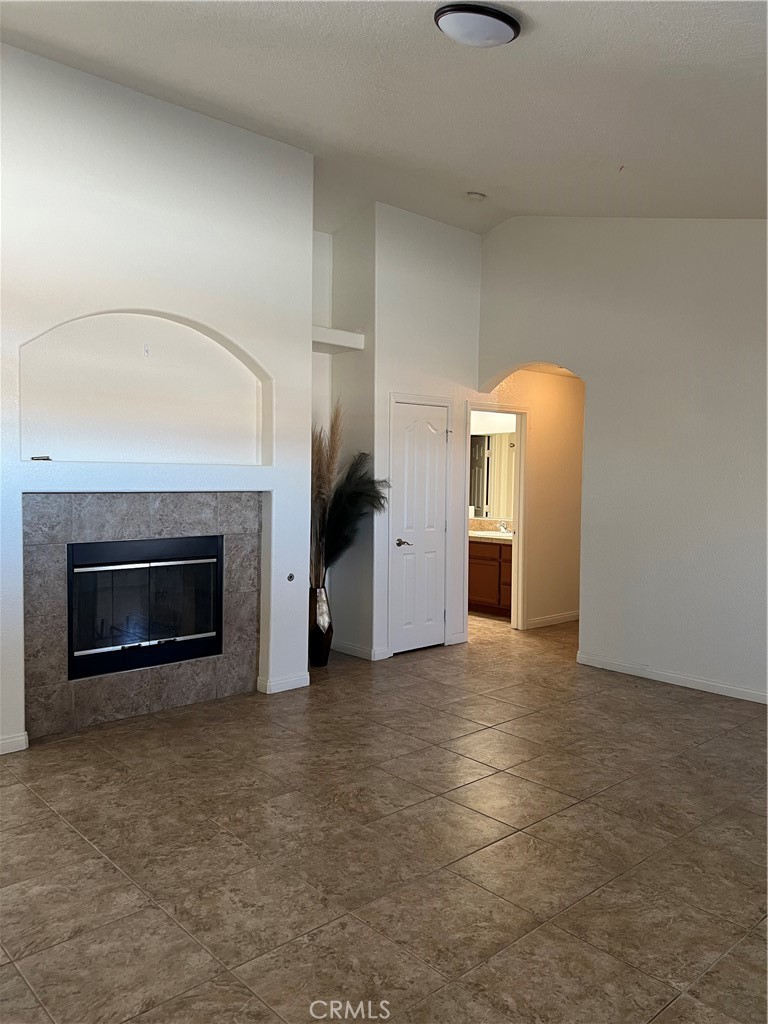 15463 Riverside Street Property Photo 5