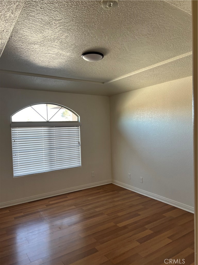 15463 Riverside Street Property Photo 8