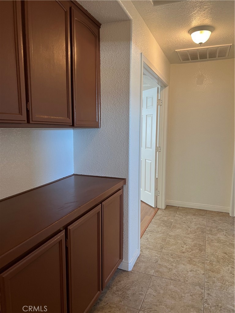 15463 Riverside Street Property Photo 9
