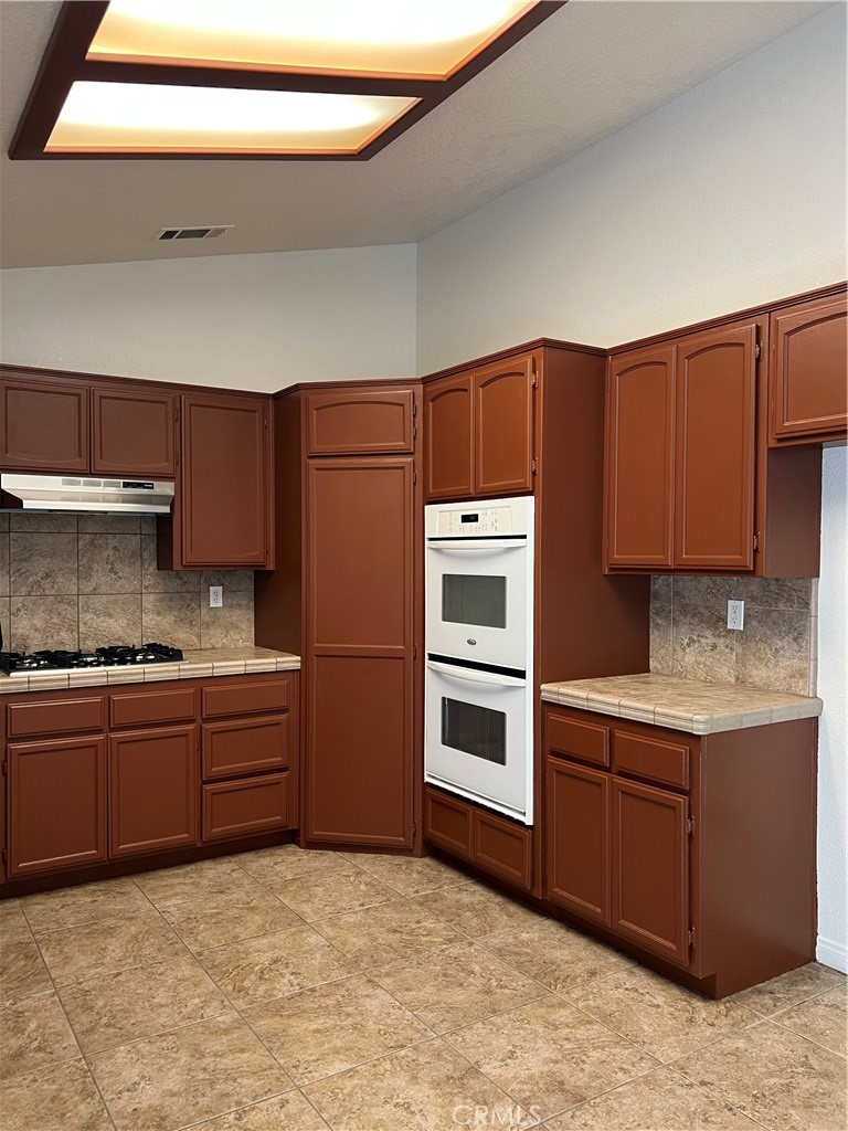 15463 Riverside Street Property Photo 10