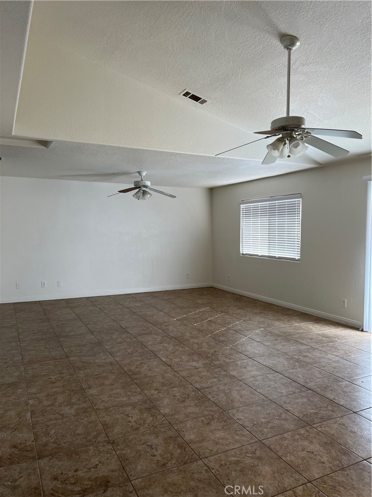 15463 Riverside Street Property Photo 12