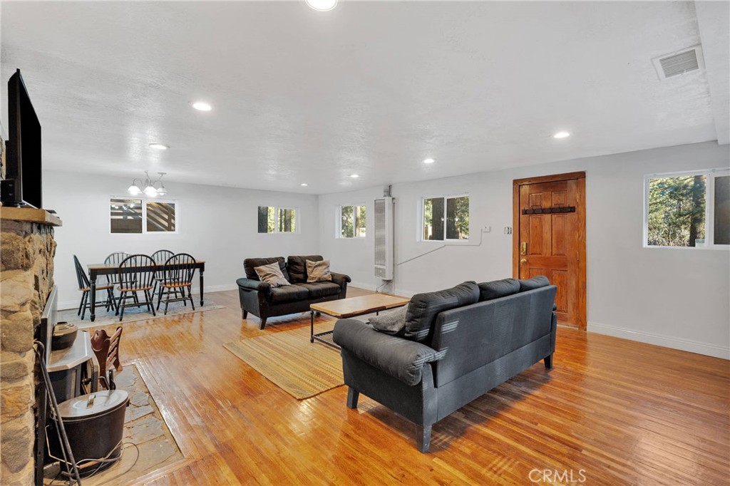 1329 Helen Street Property Photo 11