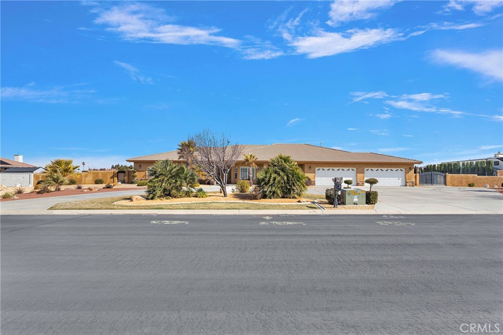 7051 Oak Valley Court Property Photo 4